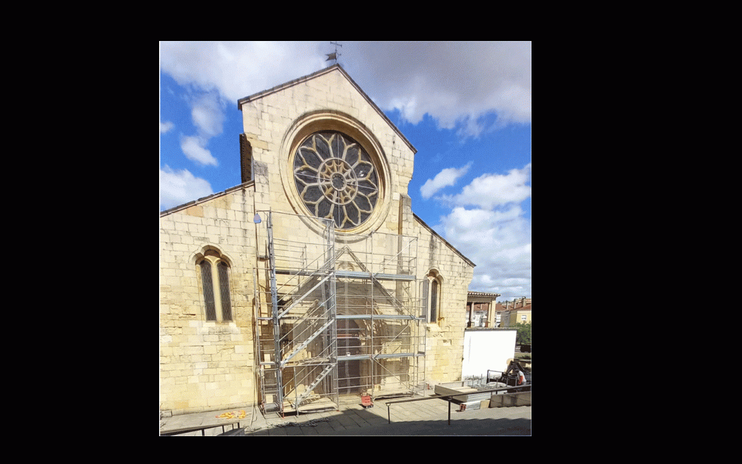 Começaram hoje as obras de conservação no Pórtico da Igreja de Santa Maria dos Olivais