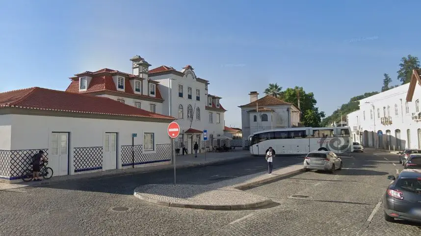 Obras na Linha do Norte obrigam passageiros a fazer transbordo rodoviário durante a madrugada