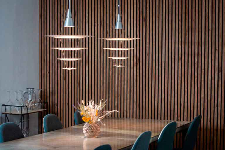 Painéis Acústicos de Madeira: A Solução Elegante para o Controlo do Som