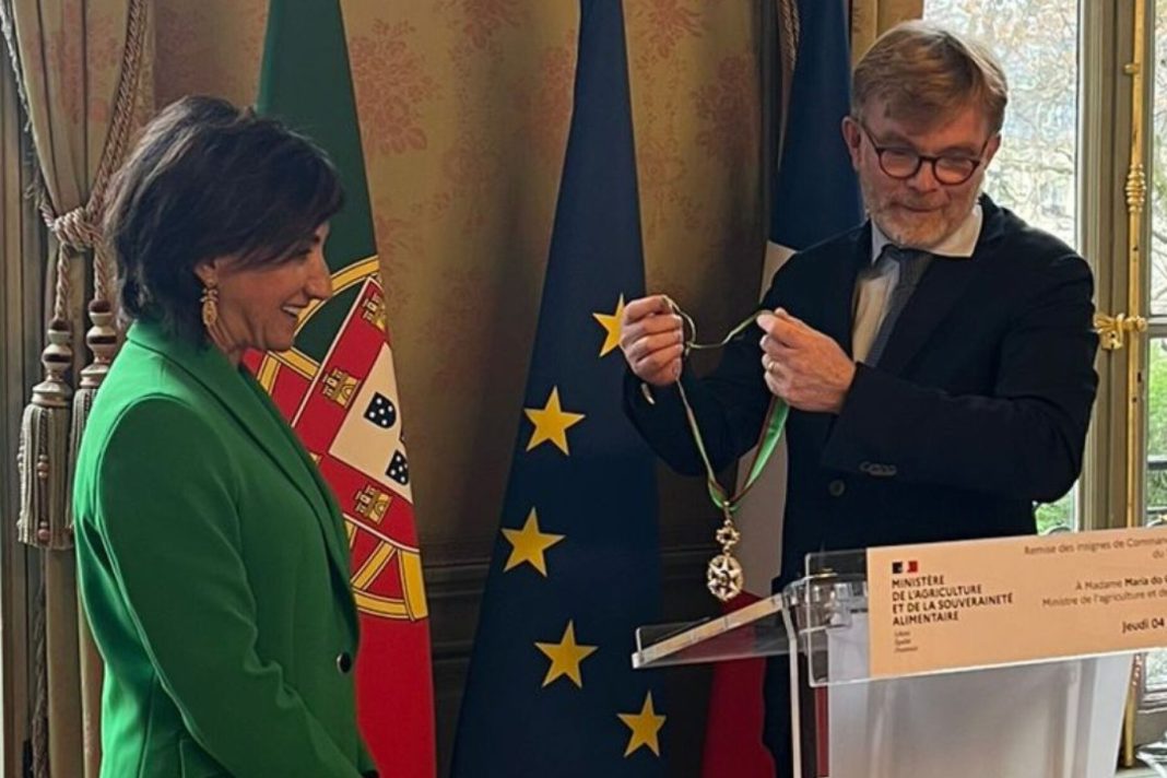 Ministra da Agricultura e da Alimentação, Maria do Céu Antunes, distinguida em França