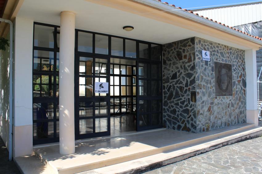 AL destaca que a Feira de Enchidos, Queijo e Mel em Vila de Rei disponibiliza um moderno fraldário aos seus visitantes