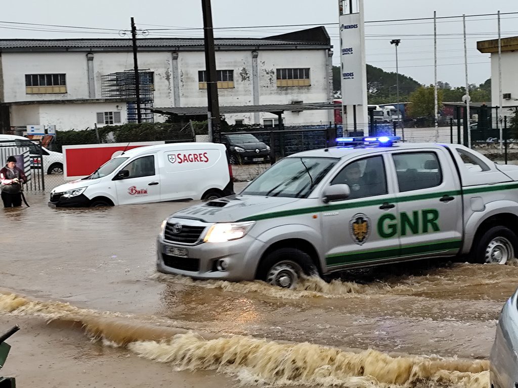 Depressão Cláudia deixou marcas em Abrantes, Sardoal e Vila de Rei. Desalojados, inundações de estradas e casas. Ribeiras fora do leito.