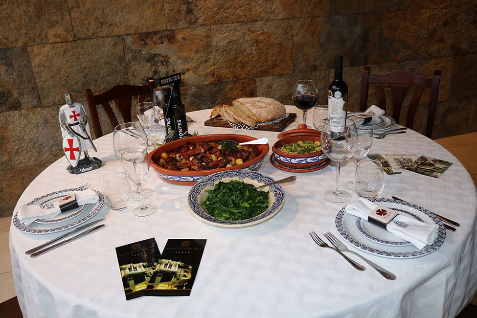 Tomar com duas mesas nomeadas para as 7 Maravilhas à Mesa