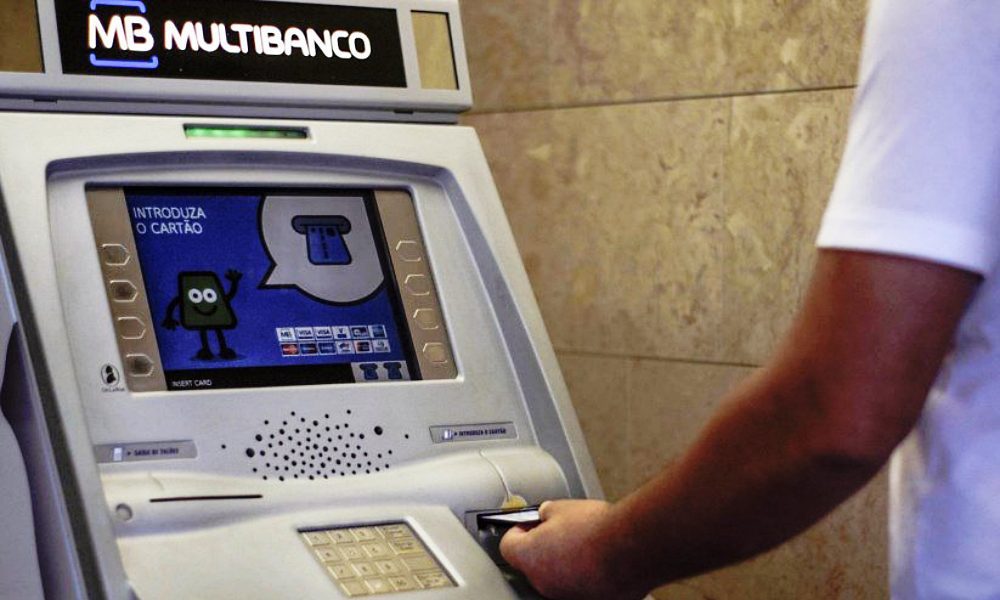 Aprovada moção para instalar multibancos em todas as freguesias do país