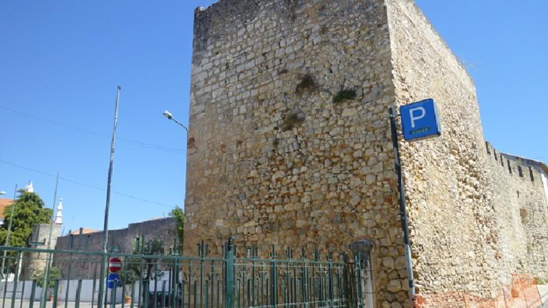 Câmara de Santarém e DGPC assinam protocolo para recuperação das Muralhas