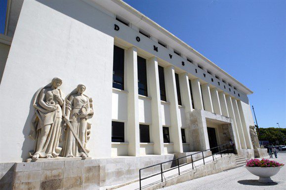 Advogada residente no concelho de Tomar devolve cerca de 100 mil euros para evitar julgamento por burla