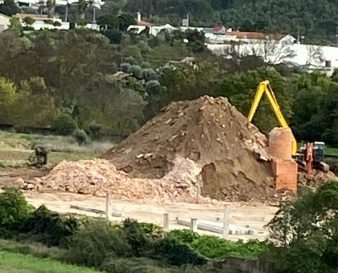 População de Torres Novas indignada com demolição de antigas chaminés industriais