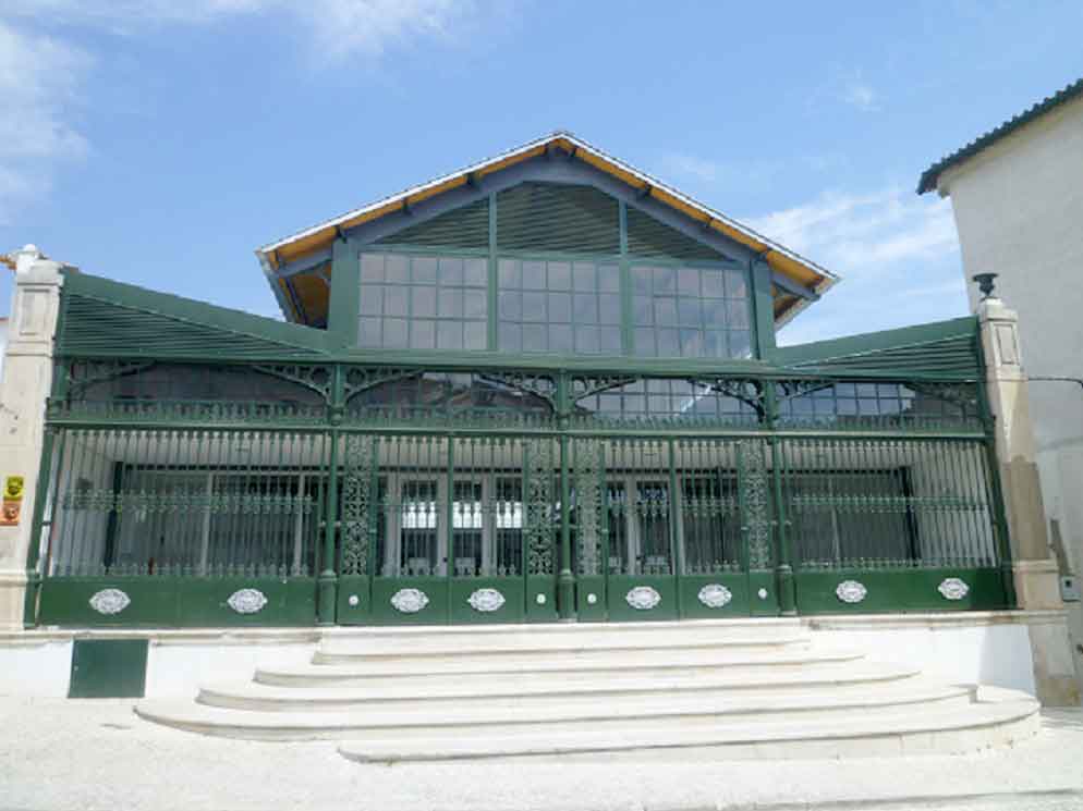 Torres Novas: Exposição 100×100 reúne obras de 42 artistas na Praça do Peixe