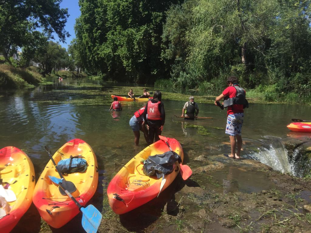 Escuteiros de Tomar limpam Açude das Ferrarias em Tomar