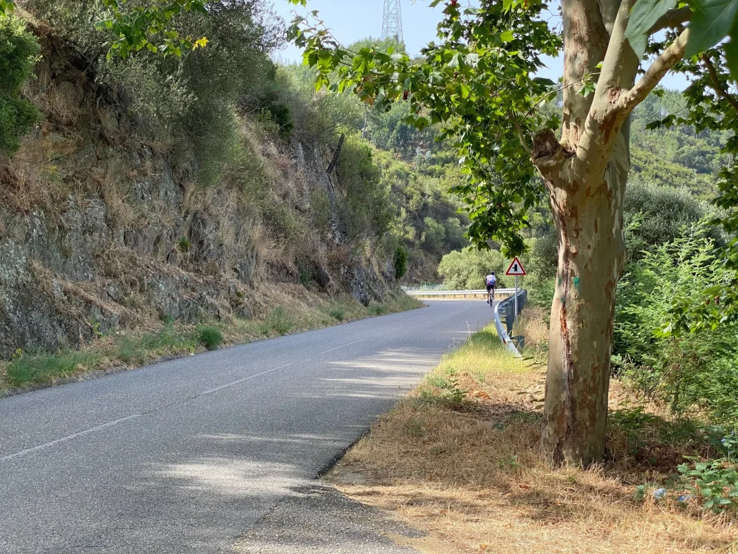 Estrada entre Martinchel e Constância encerrada devido à possibilidade de derrocadas