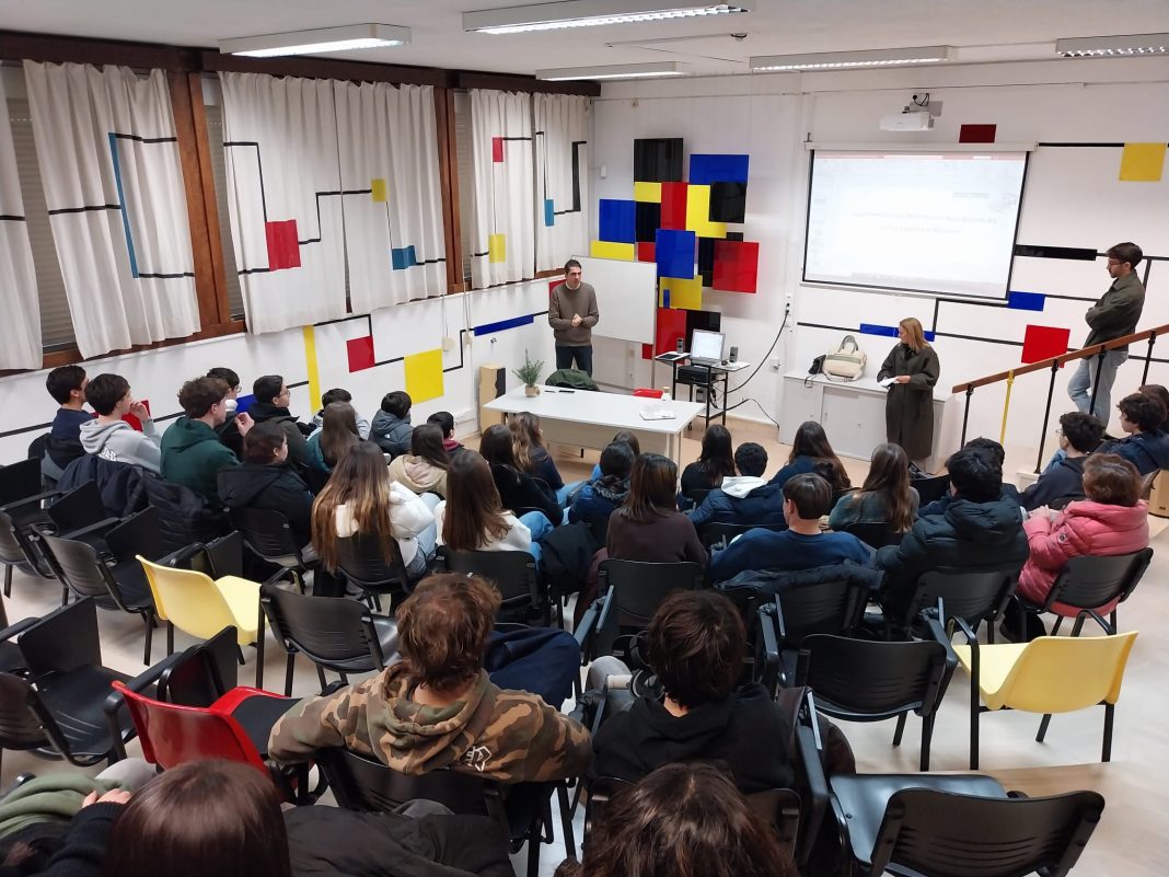 Hugo Costa participa em sessões do Parlamento dos Jovens em Torres Novas e Tomar