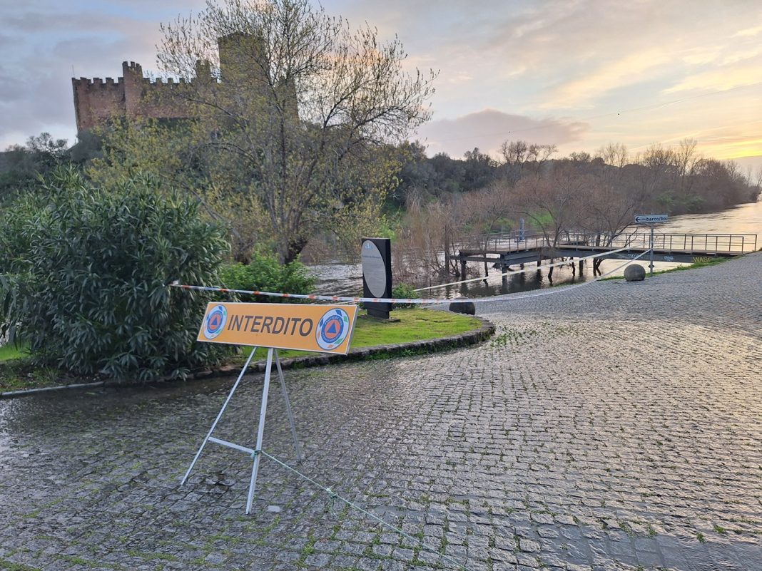 Cheias Tejo: Proteção Civil alerta para subida do caudal em Almourol