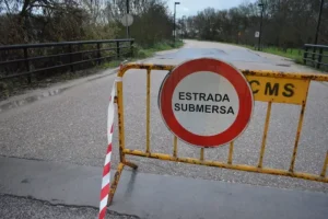 Cheias: Saiba quais são as estradas que se encontram cortadas no distrito de Santarém 