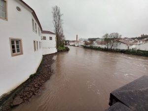 Rio Nabão em dia de chuva