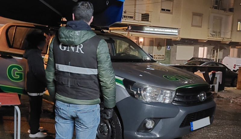 GNR detém estrangeiro e notifica 6 para abandonarem o país, em Fátima