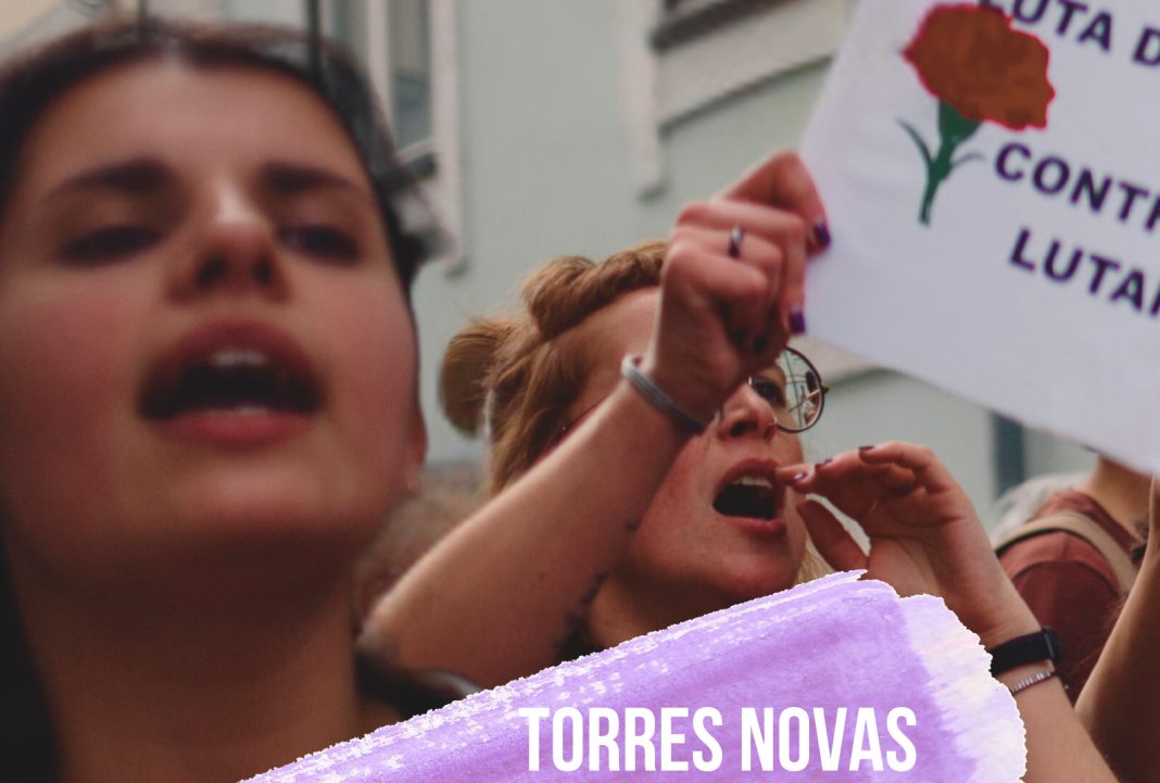 Mulheres do distrito saem à rua, em Torres Novas, no dia 8 de março