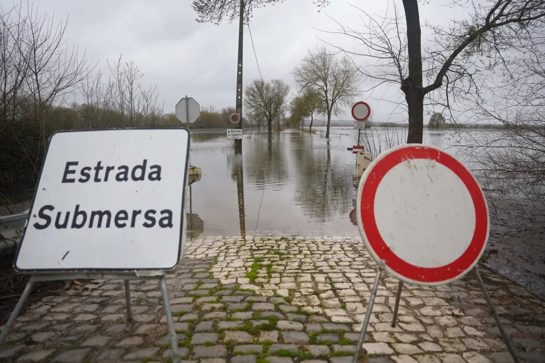 Há 75 estradas cortadas no distrito de Santarém devido ao mau tempo