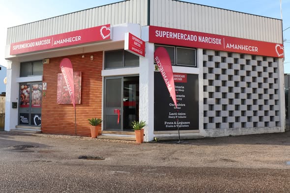 Supermercado Narciso de Santa Cita foi assaltado esta noite