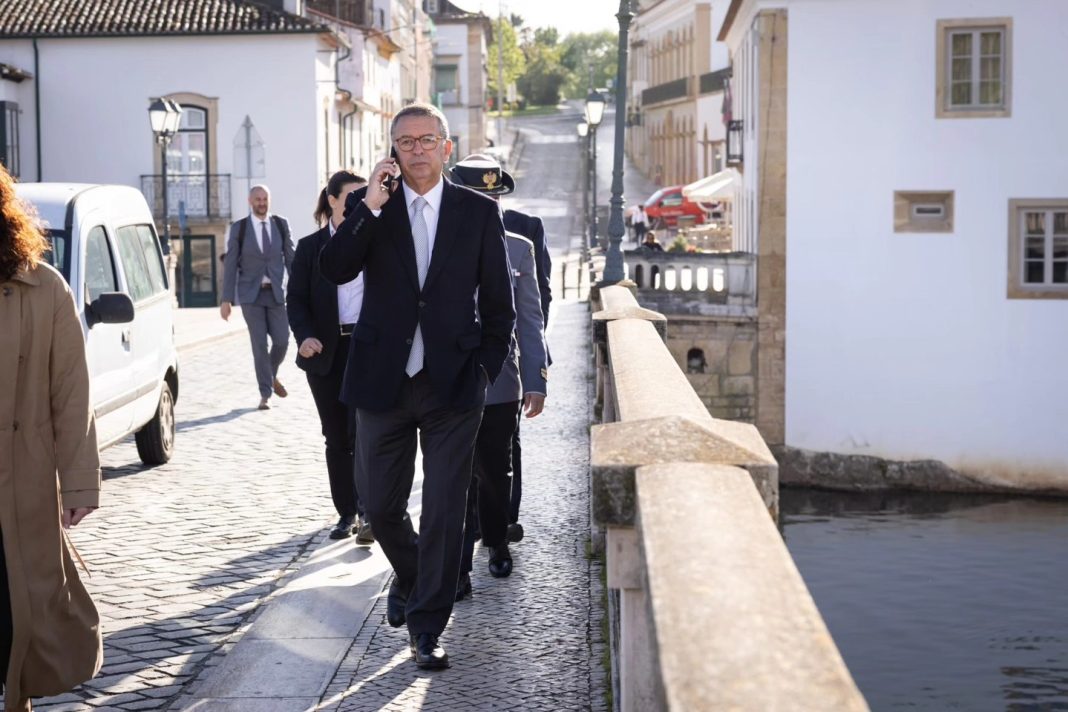 Saiba com quem se deixou fotografar António José Seguro, em Tomar