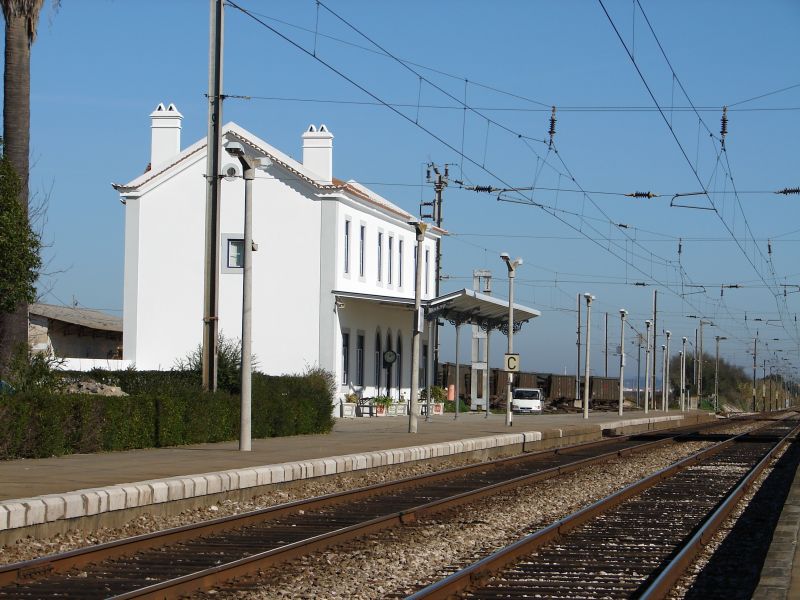 Mulher de 27 anos colhida mortalmente pelo Alfa Pendular na Estação de Riachos