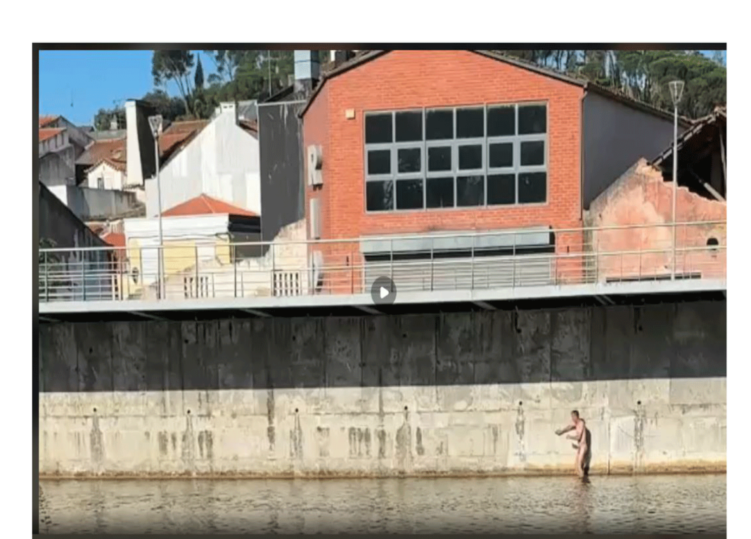 Insólito: Homem nu caminhou, hoje, ao longo do rio Nabão, junto à margem direita c/vídeo Insólito: Homem nu caminhou, hoje, ao longo do rio Nabão, junto à margem direita