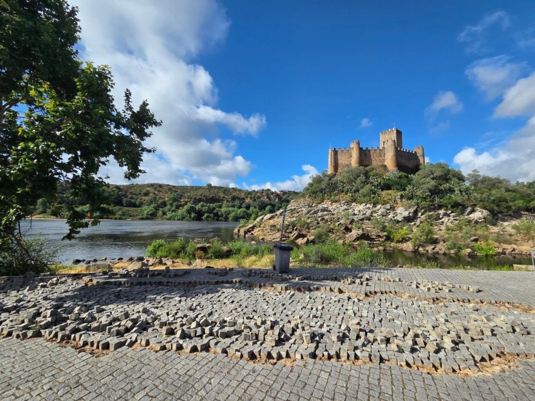 Município requalifica acesso ao Castelo de Almourol após estragos provocados pela tempestade Kristin Município requalifica acesso ao Castelo de Almourol após estragos provocados pela tempestade Kristin