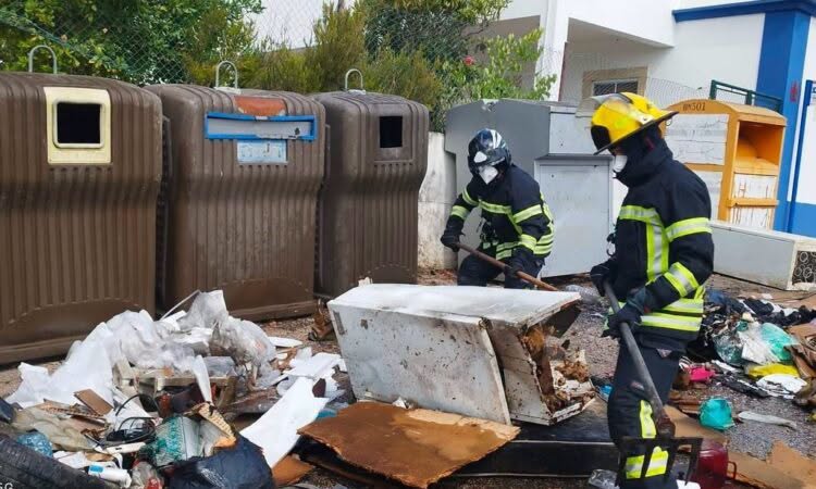 PJ investiga explosão em camião do lixo junto à Junta de Casais -Tomar PJ investiga explosão em camião do lixo junto à Junta de Casais -Tomar
