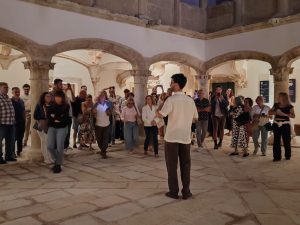 Nova iluminação do Claustro Principal surpreende em visita noturna ao Convento de Cristo