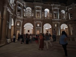 Nova iluminação do Claustro Principal surpreende em visita noturna ao Convento de Cristo