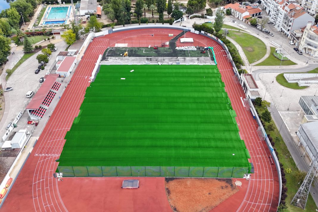 Novo relvado do Estádio Municipal de Tomar está praticamente concluído