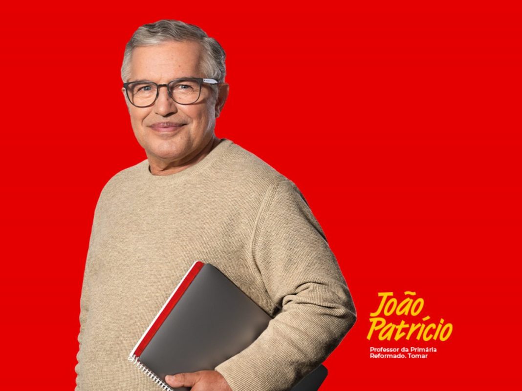 “O Dia em que a Escola me Chamou Professor de Teatro” "O Dia em que a Escola me Chamou Professor de Teatro"