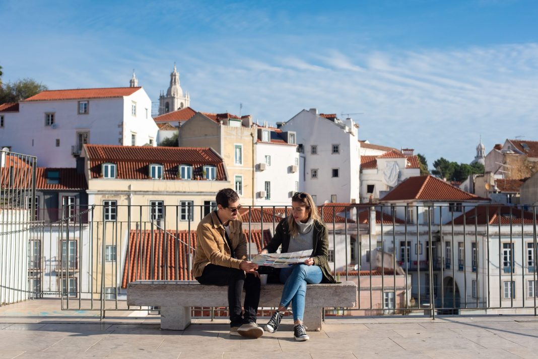 Taxas turísticas em Portugal: onde se aplicam, como são cobradas e o que os viajantes devem esperar Taxas turísticas em Portugal: onde se aplicam, como são cobradas e o que os viajantes devem esperar