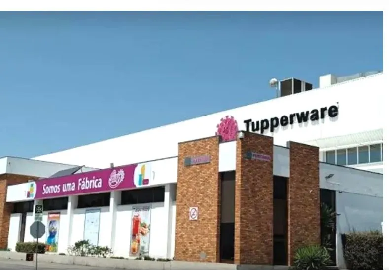 Tupperware de Montalvo: foi a leilão mas a melhor oferta não chegou a metade do preço base Tupperware de Montalvo: foi a leilão mas a melhor oferta não chegou a metade do preço base