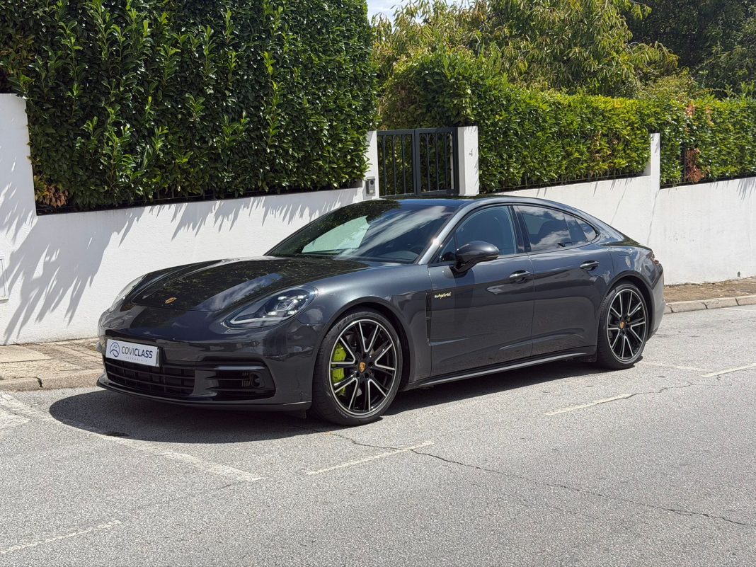 Cinco homens roubam Porsche com mulher no interior em Torres Novas Cinco homens roubam Porsche com mulher no interior em Torres Novas