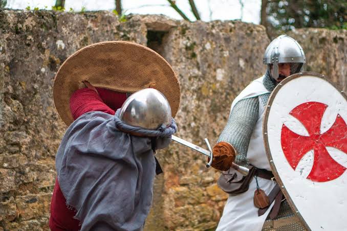 PSP apreende duas armas brancas nos «Dias Templários» em Tomar PSP apreende duas armas brancas nos «Dias Templários» em Tomar