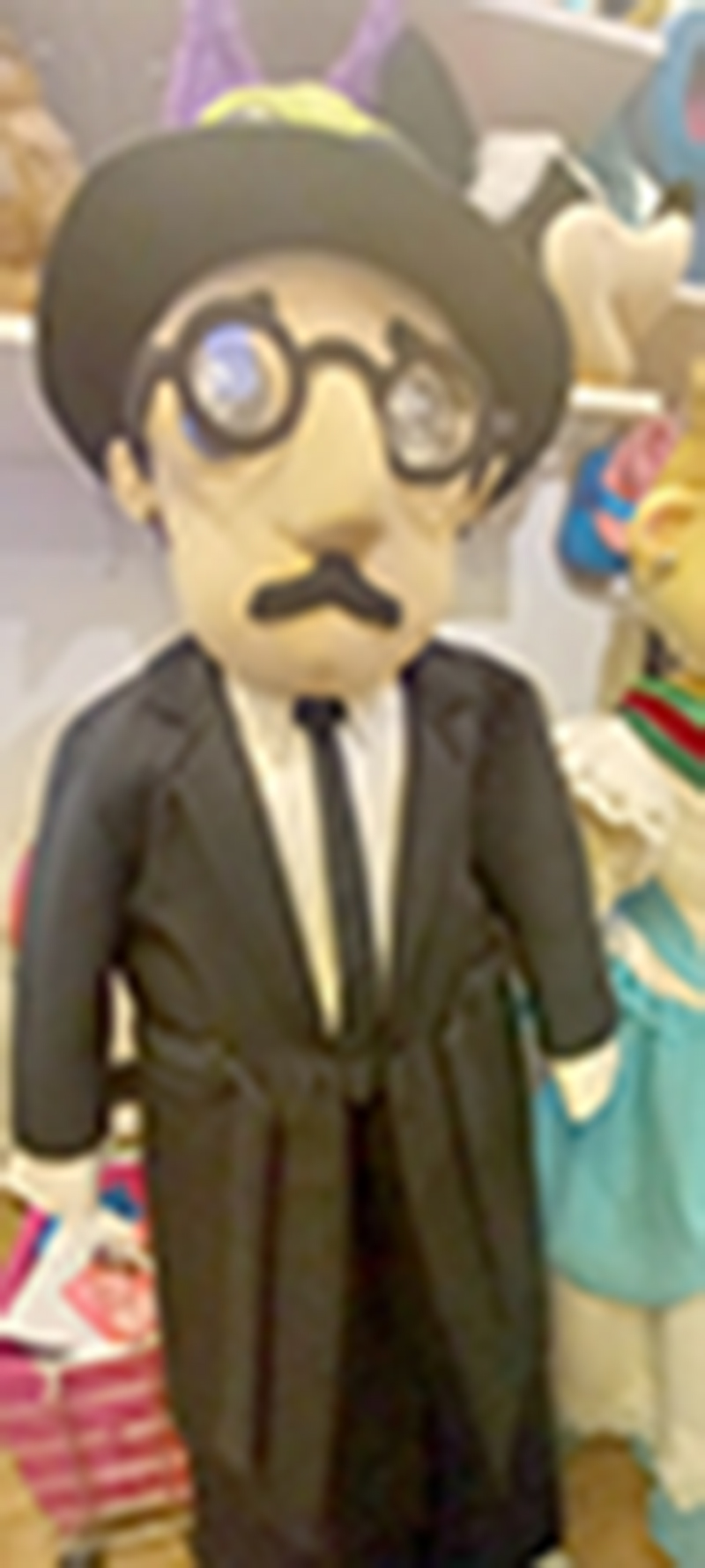 Bonecos do Carnaval de Tomar ganham forma no atelier de Mona Martins na Barquinha
